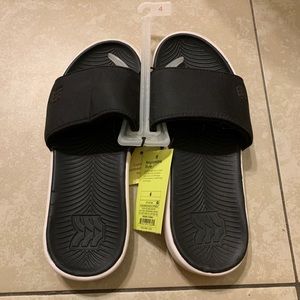 All in motion brand new with tags girls slip on sandals size 4